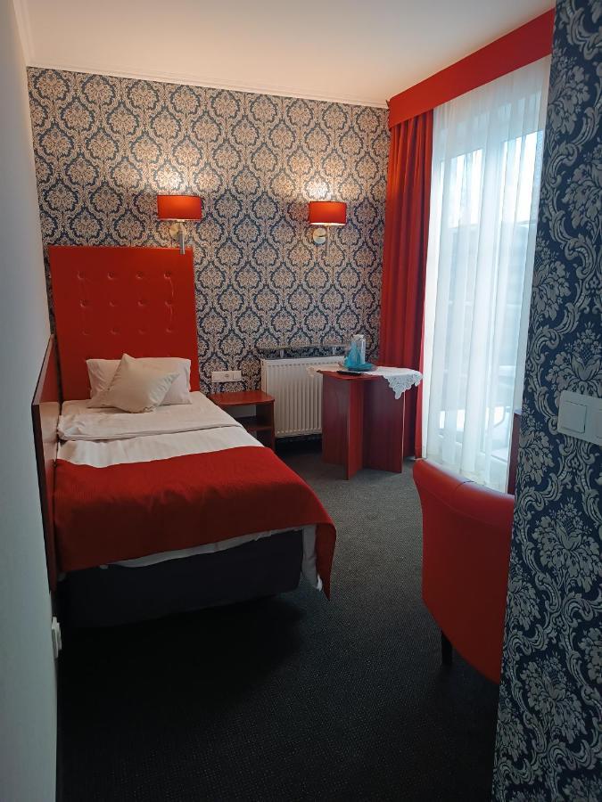 Amigo Hotel Sulejówek Eksteriør billede