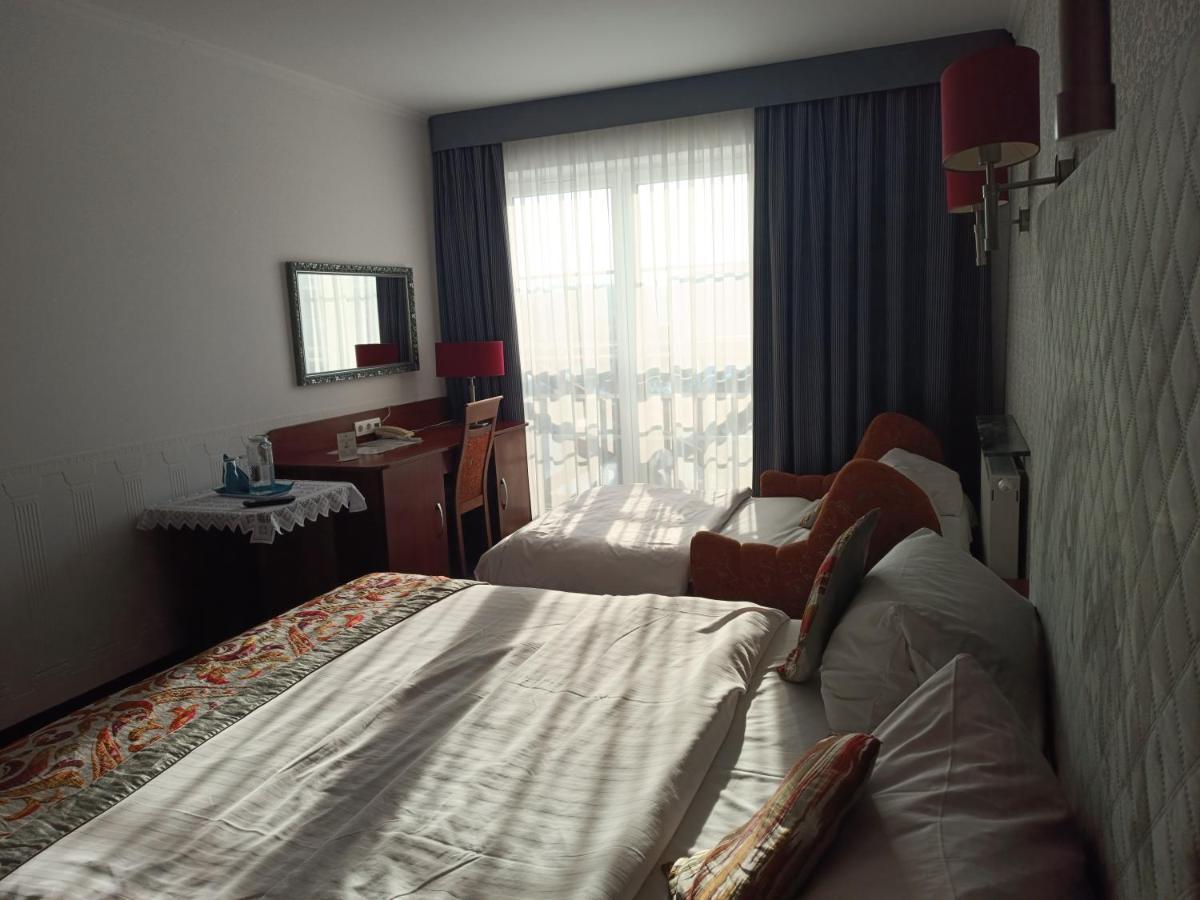 Amigo Hotel Sulejówek Eksteriør billede