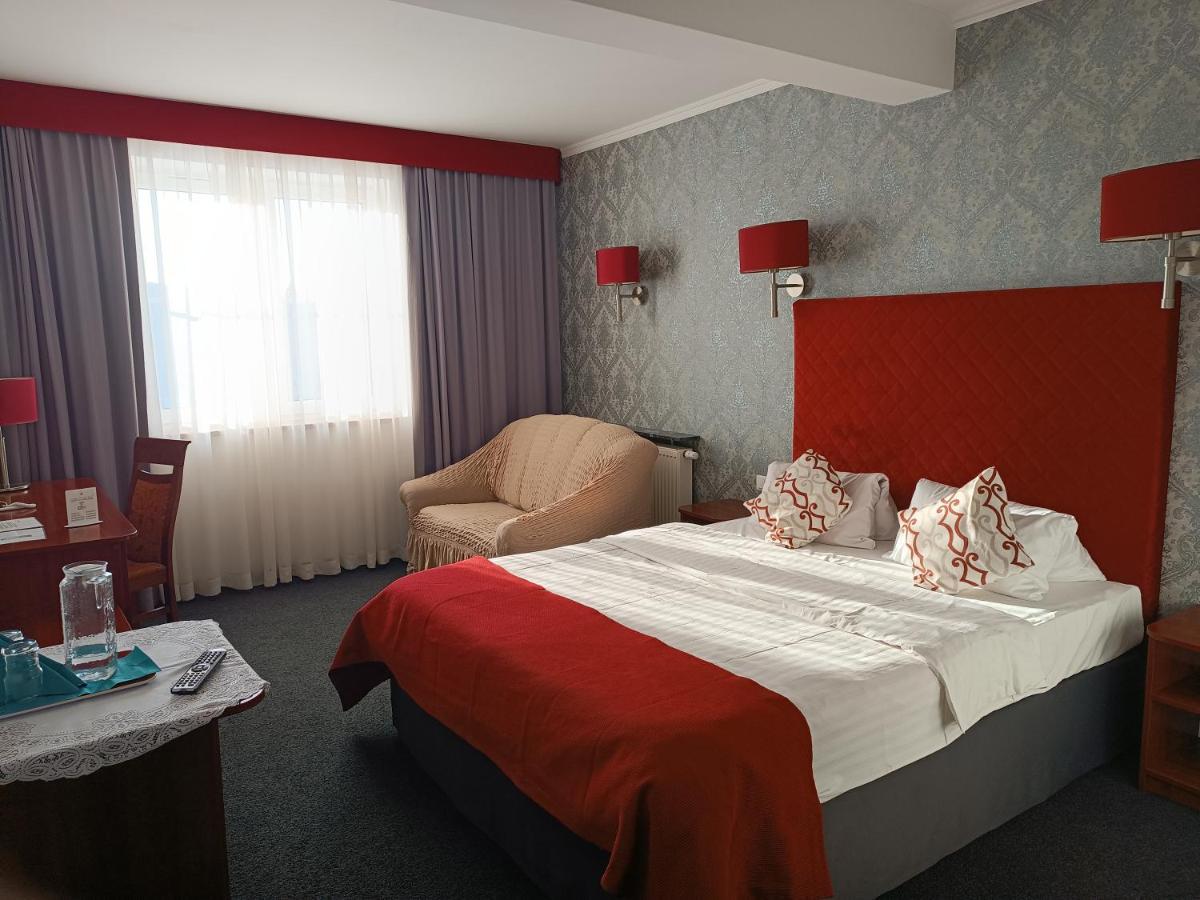 Amigo Hotel Sulejówek Eksteriør billede