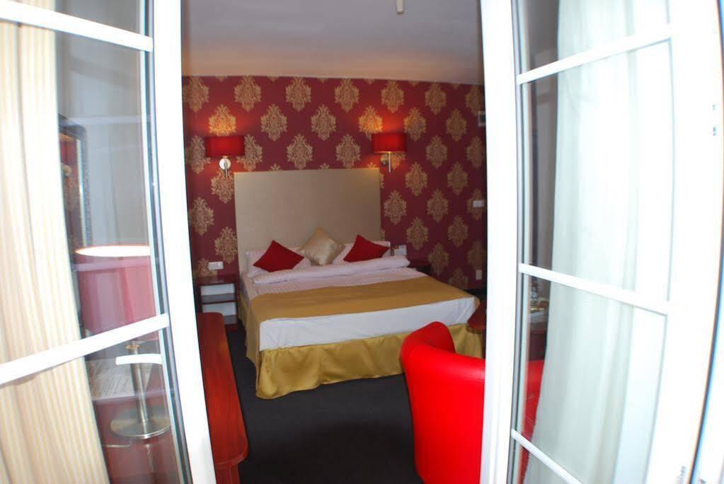Amigo Hotel Sulejówek Eksteriør billede